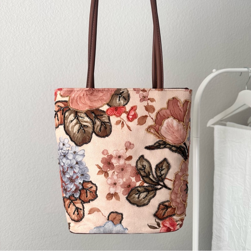 Vintage Floral Beaded Tote Bag - Picture 5 of 17